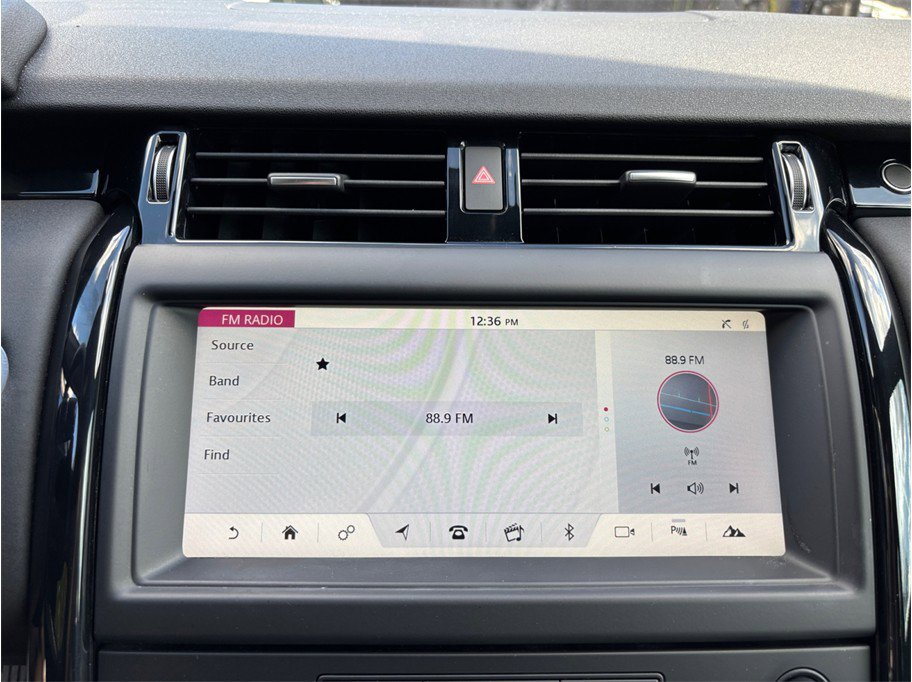 Used 2018 Land Rover Discovery SE image 27