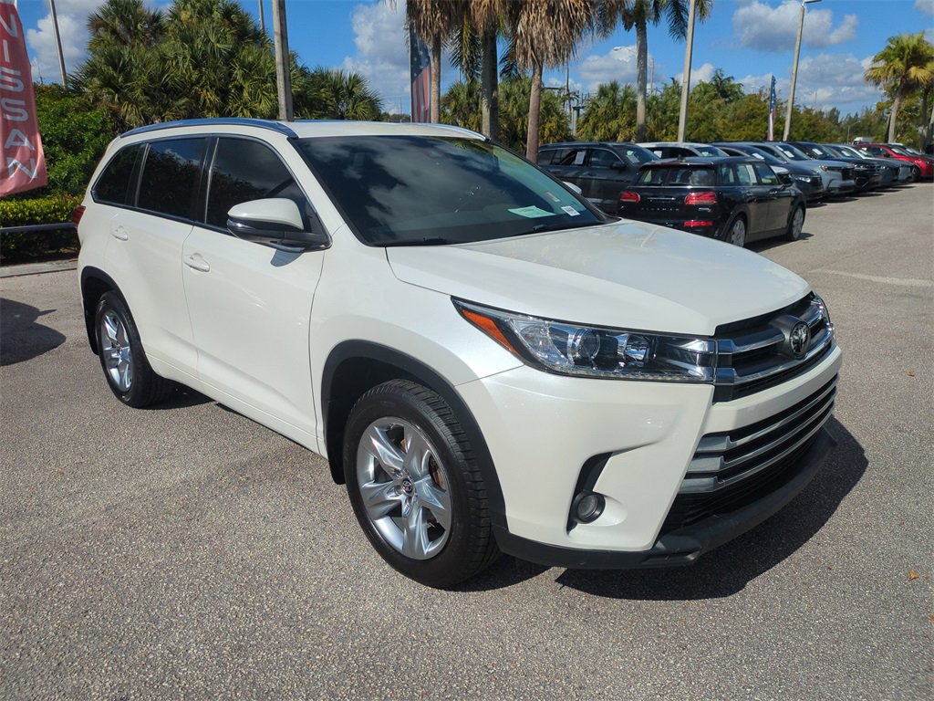 Used 2017 Toyota Highlander Limited image 2