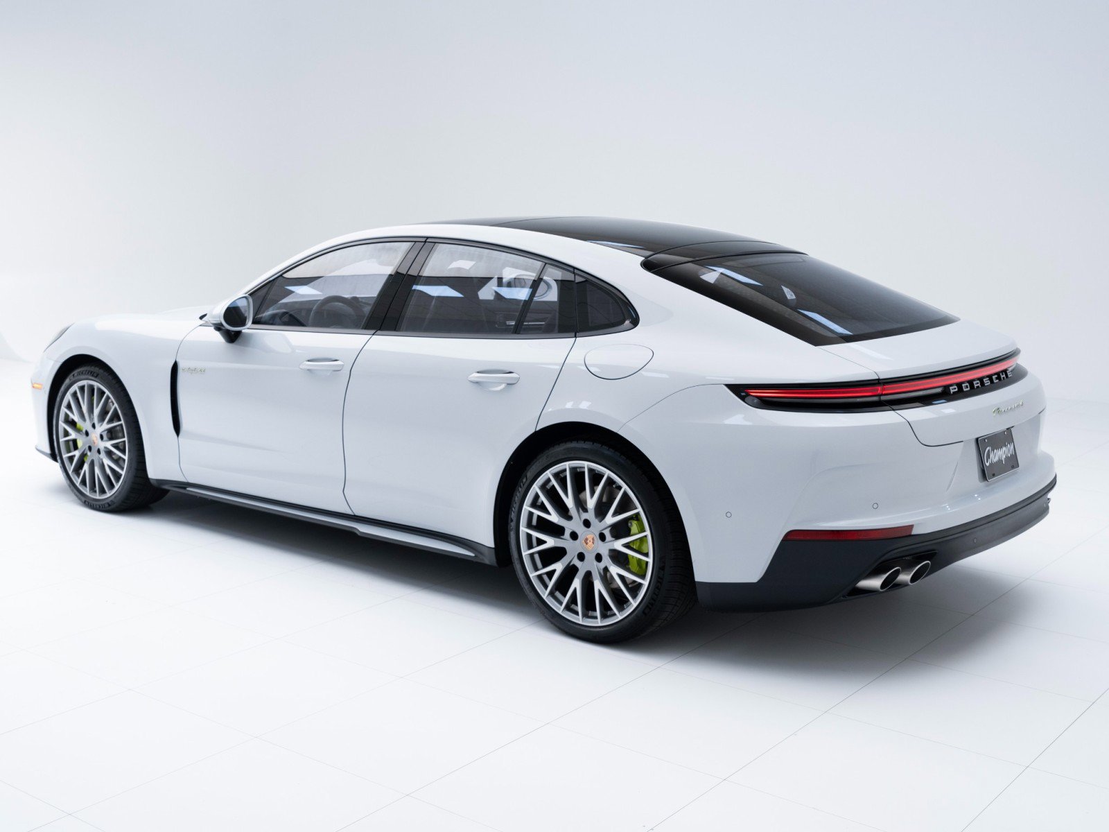 New 2026 Porsche Panamera 4 image 3