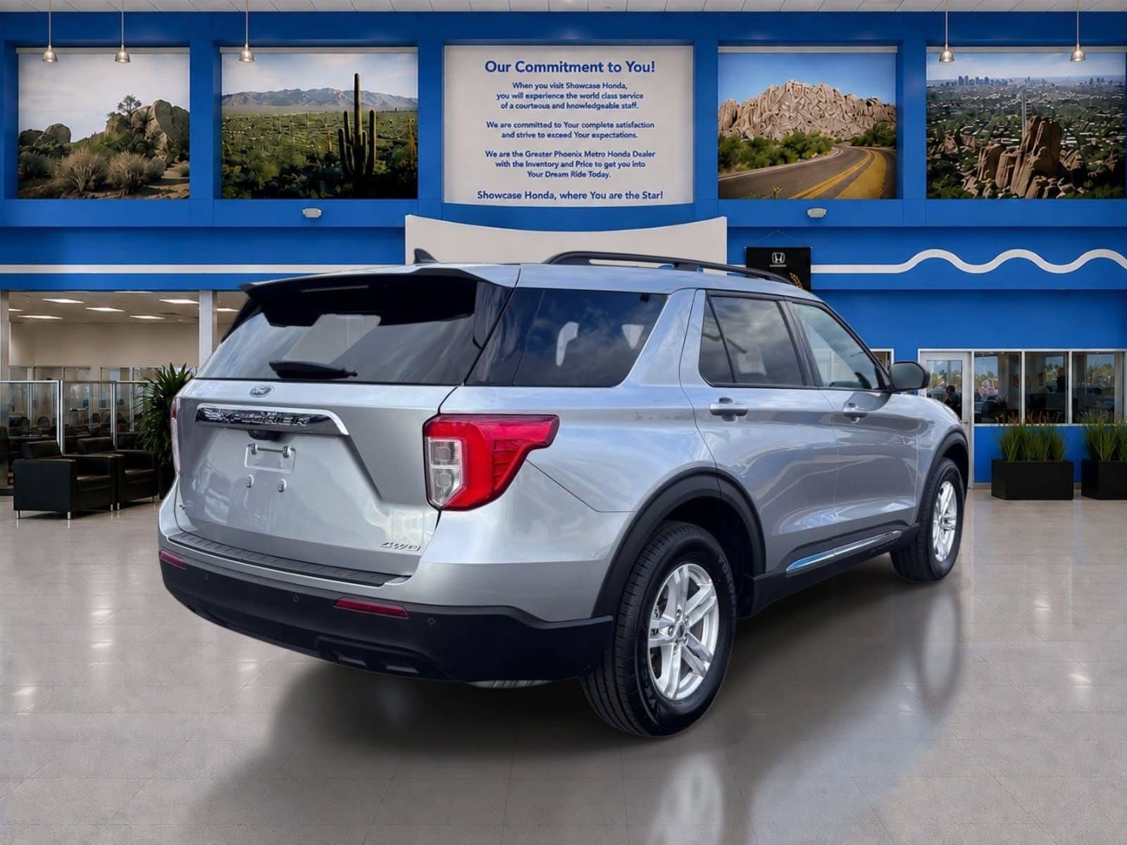Used 2023 Ford Explorer XLT AWD/4WD image 8