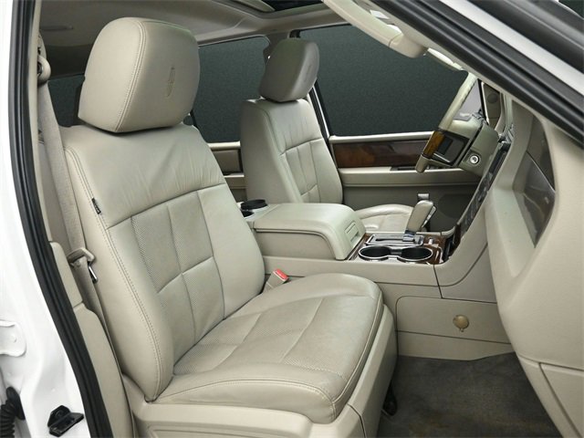 Used 2014 Lincoln Navigator 4WD image 23