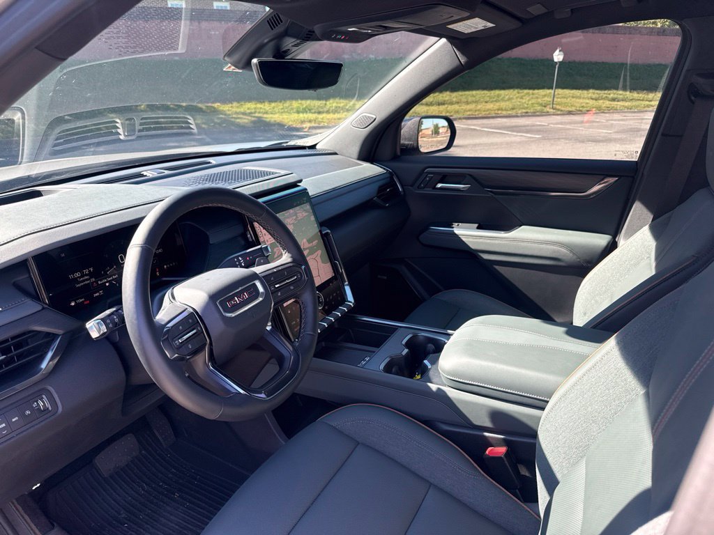 Used 2026 GMC Acadia AT4 w/ Luxury Package AWD/4WD image 10