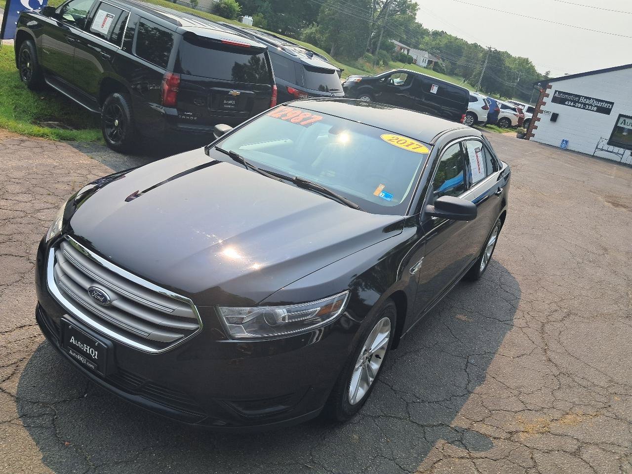 Used 2017 Ford Taurus SE FWD image 14
