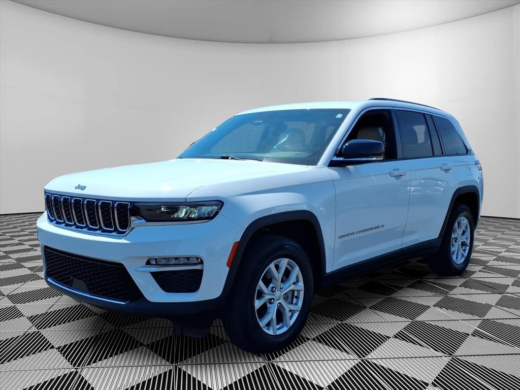 Used 2023 Jeep Grand Cherokee Limited AWD/4WD image 4