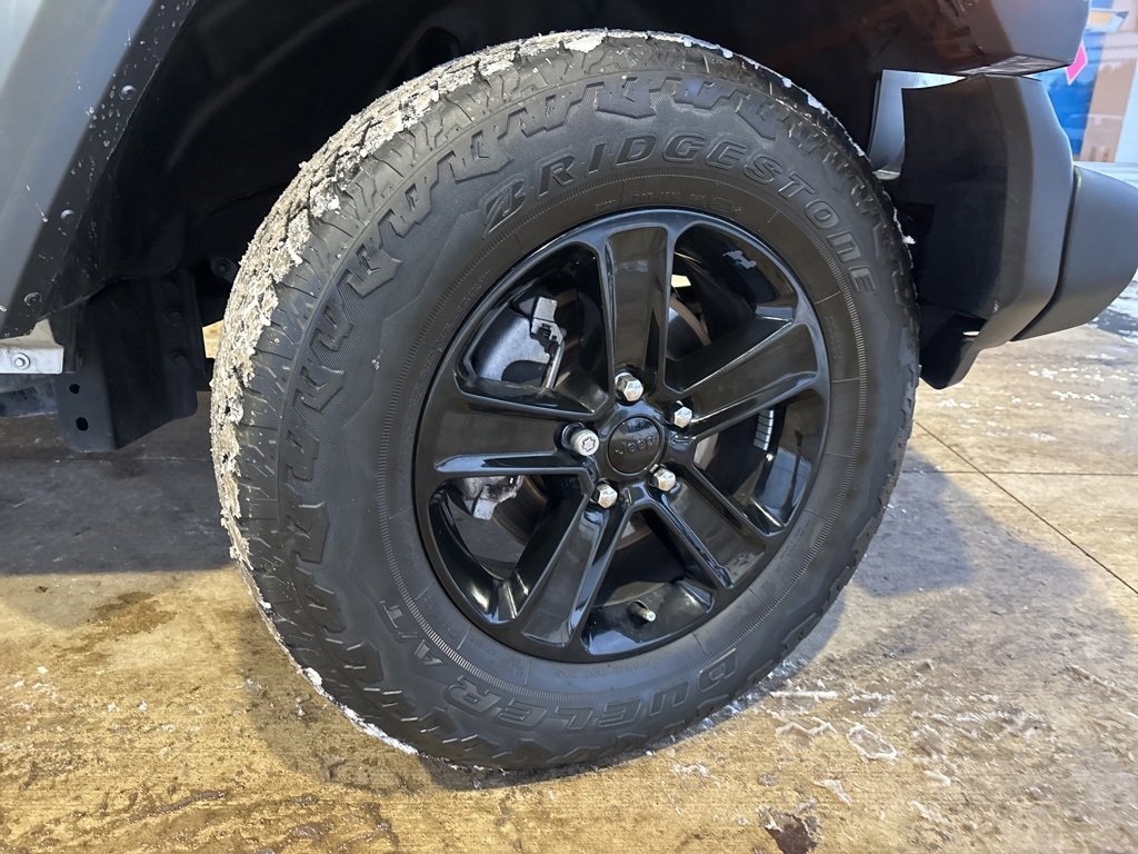 Used 2023 Jeep Wrangler Sport image 27