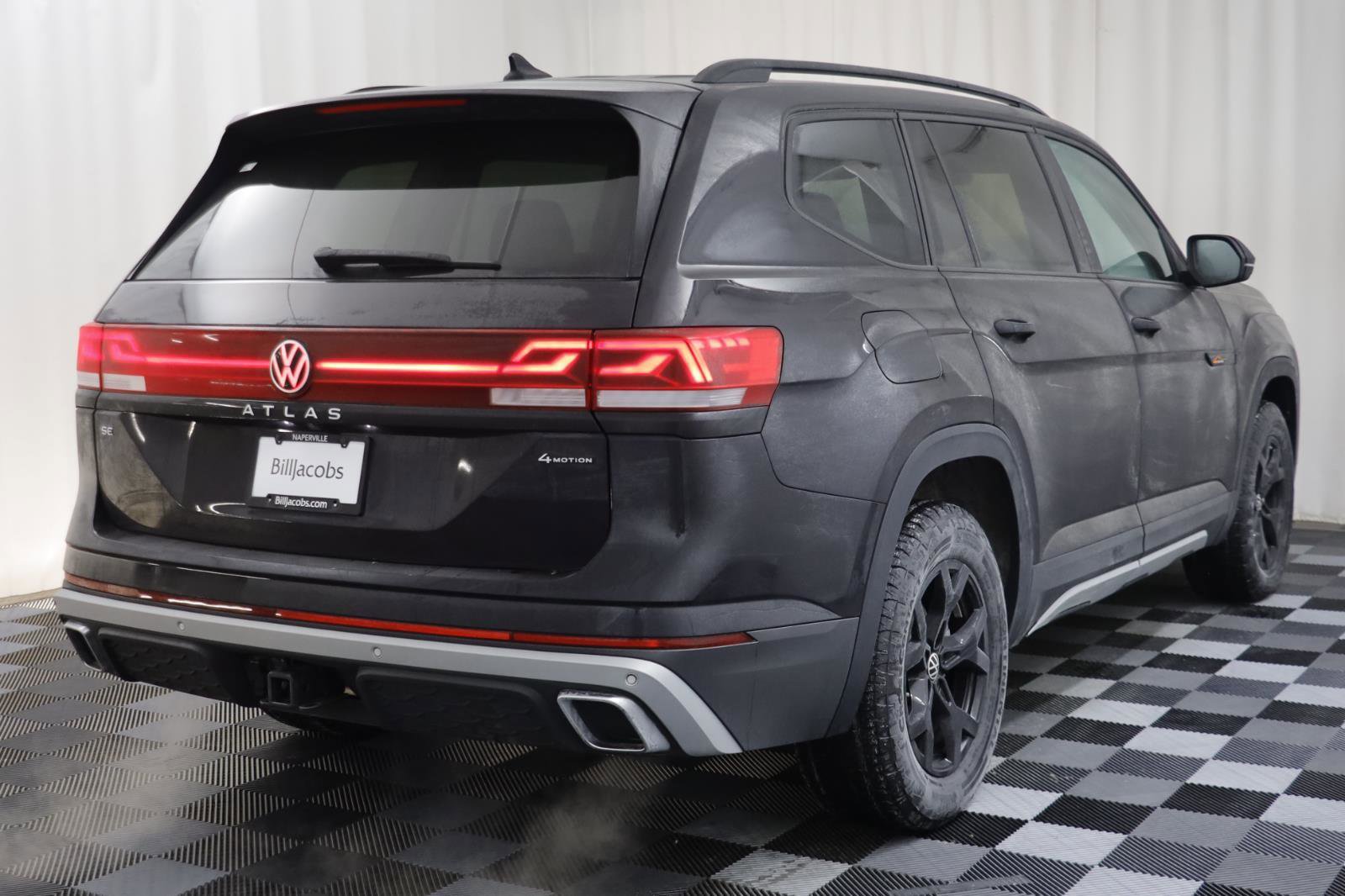 Used 2025 Volkswagen Atlas Peak Edition SE image 15