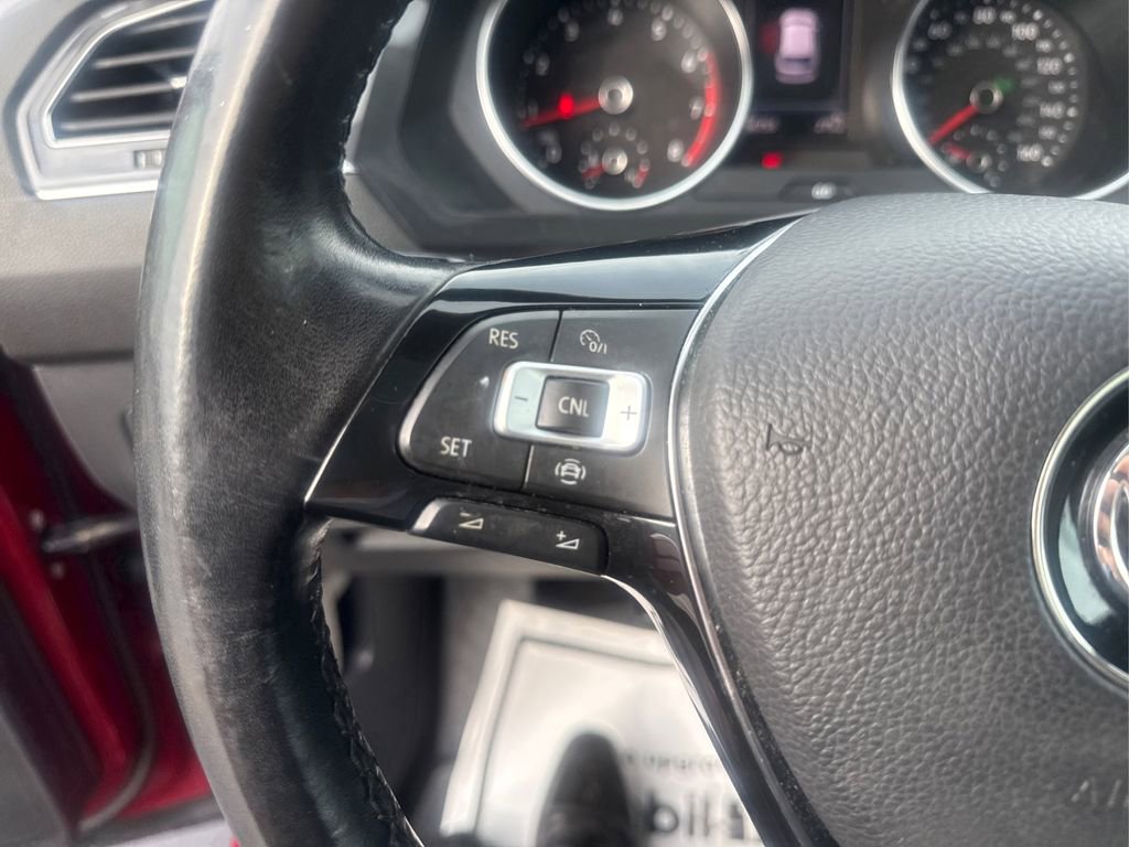 Used 2019 Volkswagen Tiguan SE w/ Panoramic Sunroof Package image 28