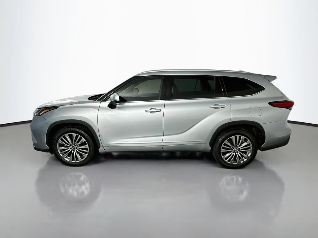 Used 2022 Toyota Highlander Platinum FWD image 4