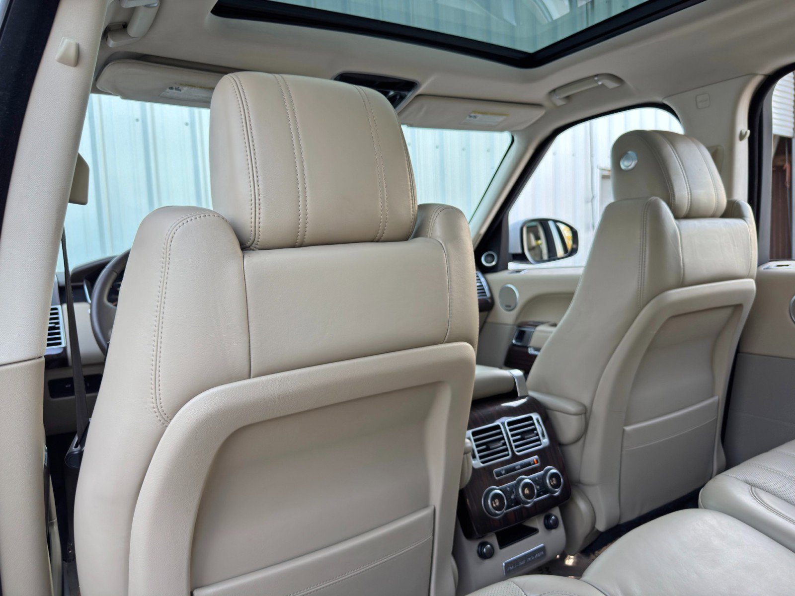 Used 2015 Land Rover Range Rover Supercharged image 33