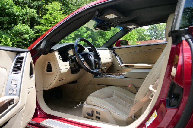 Used 2007 Cadillac XLR V RWD image 21