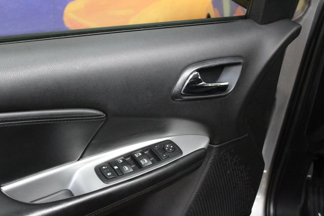 Used 2016 Dodge Journey SXT w/ Blacktop Package FWD image 13