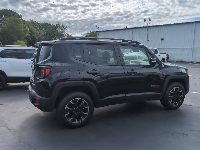 Used 2023 Jeep Renegade Trailhawk w/ Trailhawk Elite Group AWD/4WD image 3