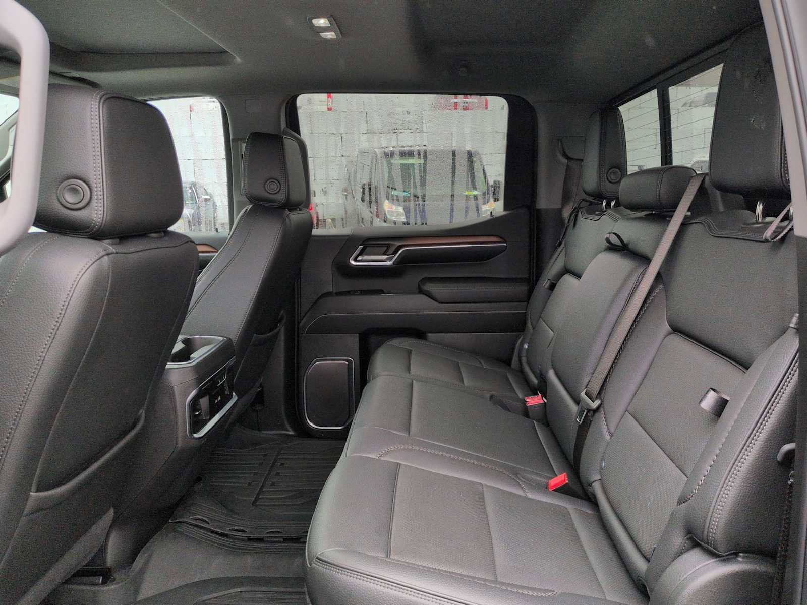 Used 2023 Jeep Grand Cherokee Limited w/ Black Appearance Package image 12