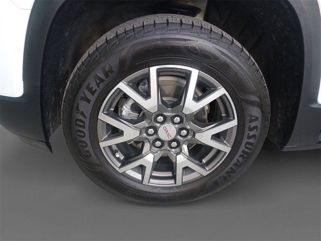 Used 2023 GMC Acadia SLE image 15