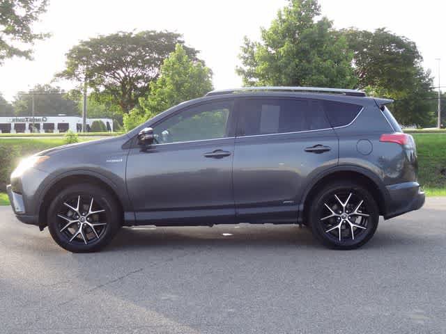 Used 2018 Toyota RAV4 SE AWD/4WD image 2