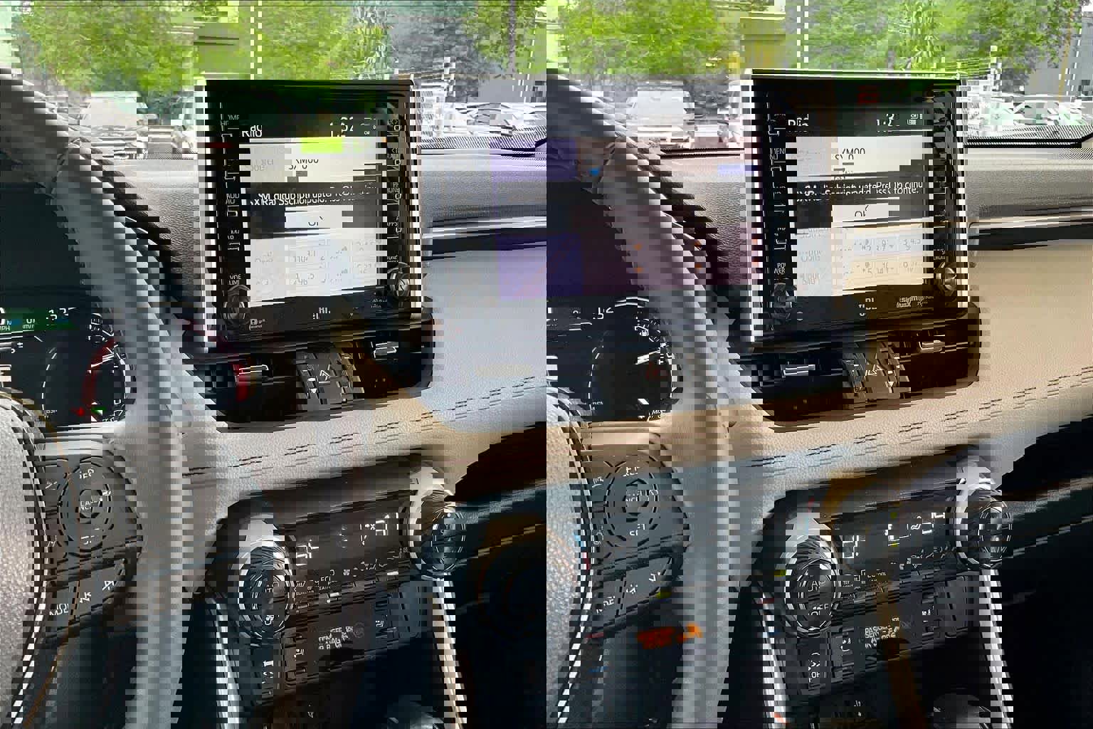 Used 2020 Toyota RAV4 Limited FWD image 6