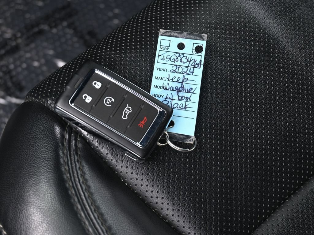 Used 2024 Jeep Wagoneer 2WD image 18