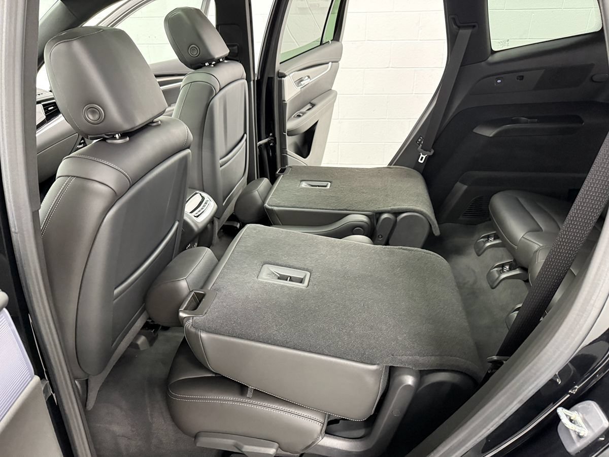 Used 2023 Cadillac XT6 Sport w/ Technology Package AWD/4WD image 15