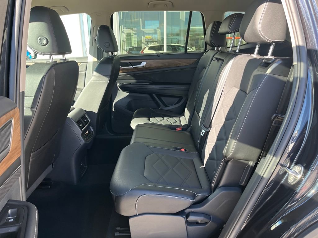 Certified 2025 Volkswagen Atlas SE image 28