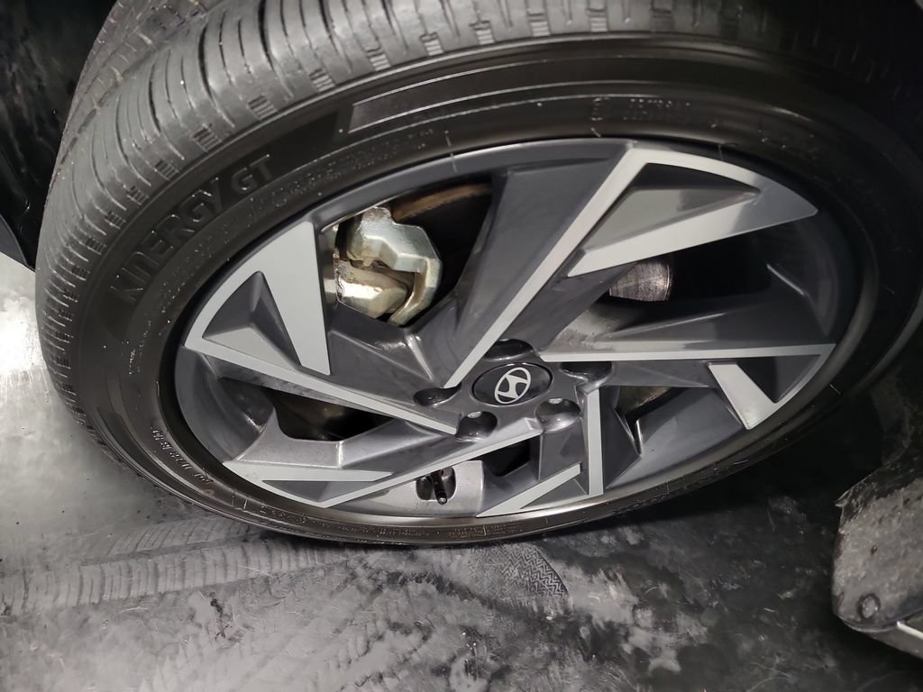 Used 2025 Hyundai Elantra SEL FWD image 14