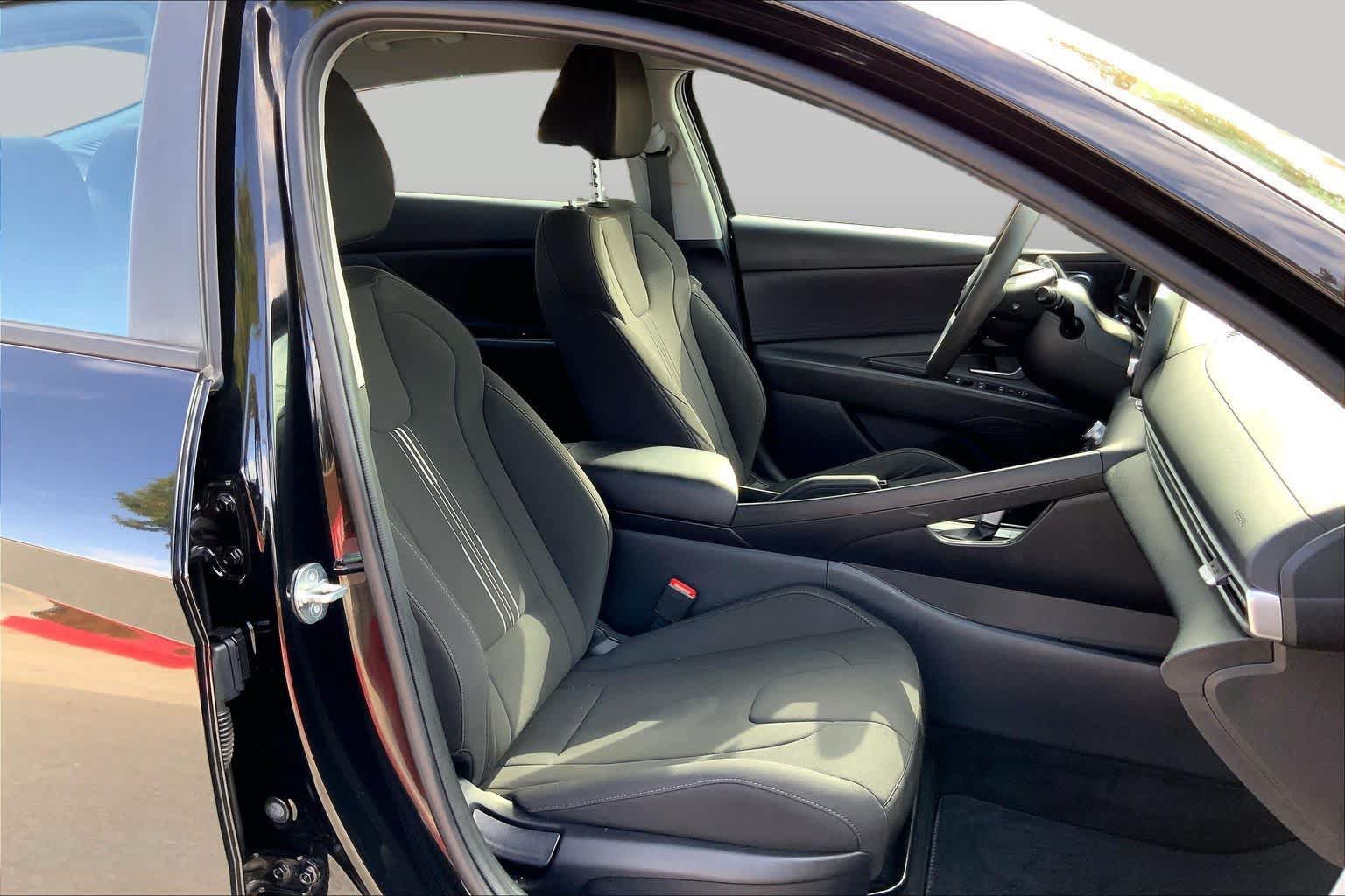 Certified 2023 Hyundai Elantra SEL FWD image 9