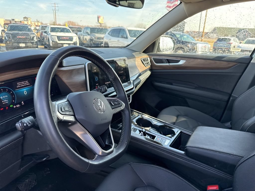 Used 2024 Volkswagen Atlas SE FWD image 21
