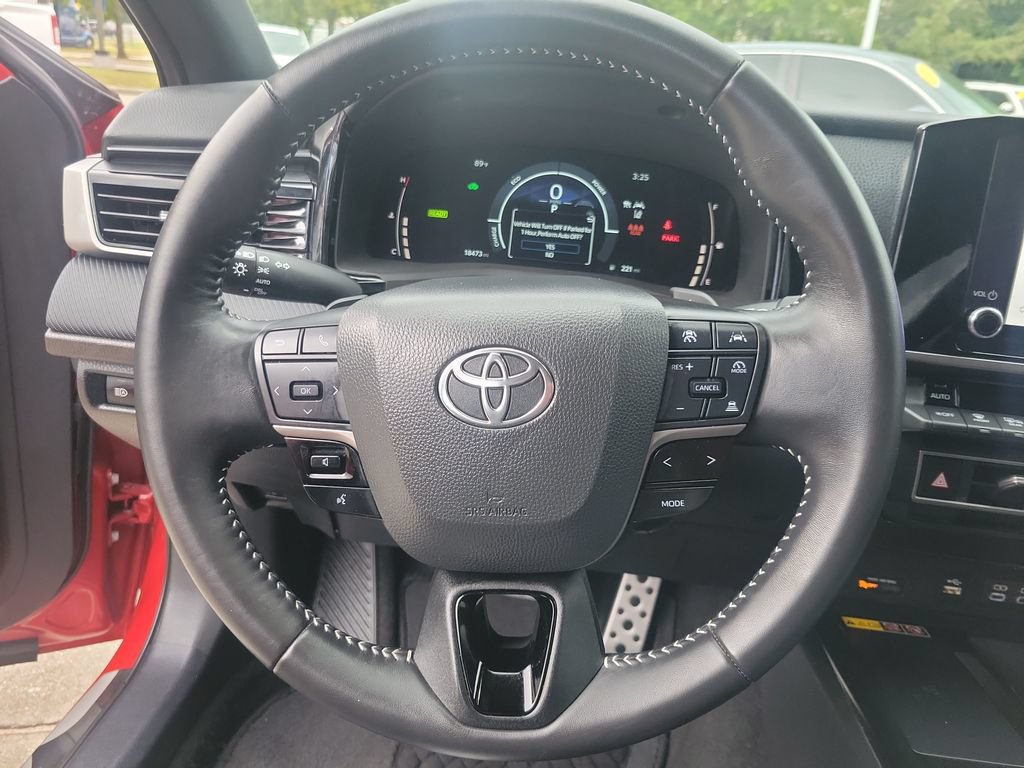 Used 2025 Toyota Camry SE w/ Convenience Package FWD image 18