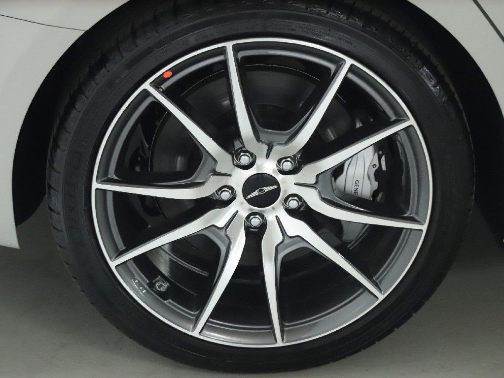 Used 2025 Genesis G70 2.5T image 12