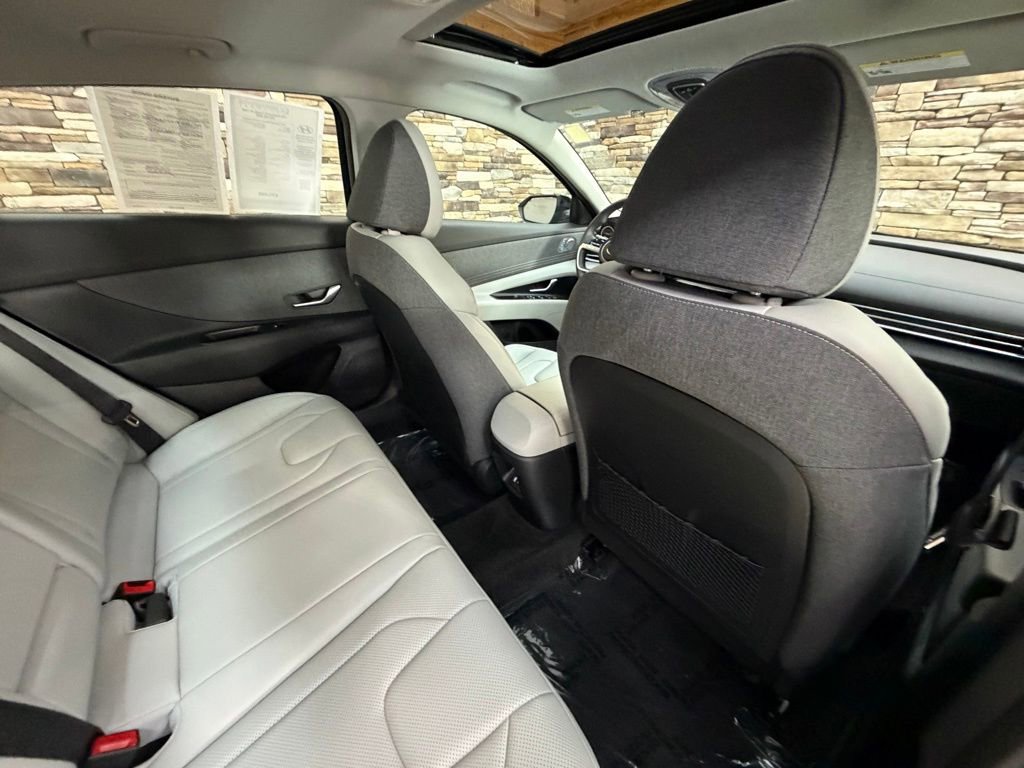 Certified 2025 Hyundai Elantra Limited image 31