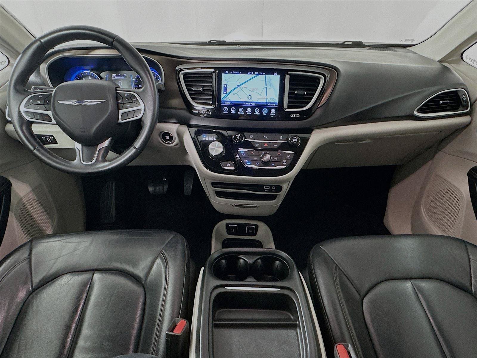 Used 2017 Chrysler Pacifica Touring-L FWD image 32