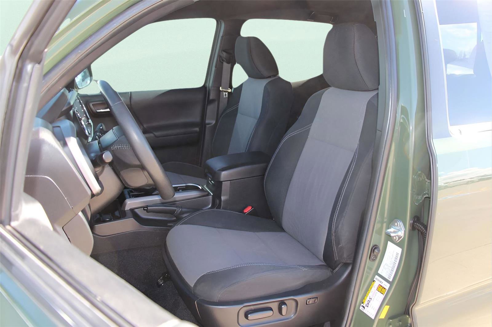 Used 2022 Toyota Tacoma TRD Sport w/ Technology Package image 14