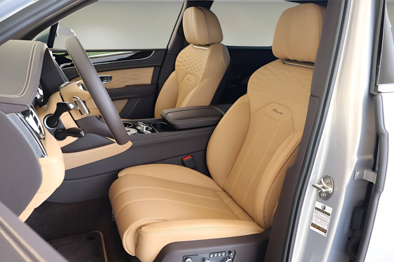Used 2025 Bentley Bentayga Extended Wheelbase AWD/4WD image 14