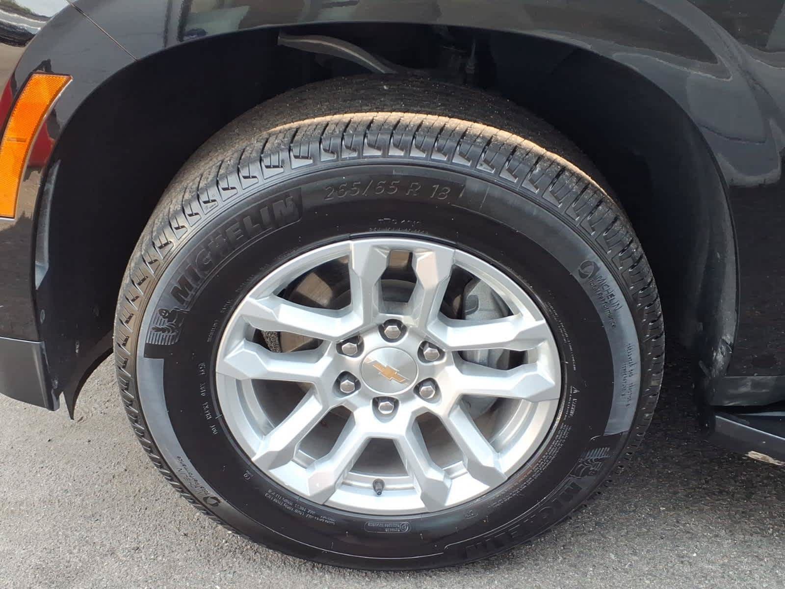 Used 2026 Chevrolet Suburban LT w/ Comfort Package AWD/4WD image 8