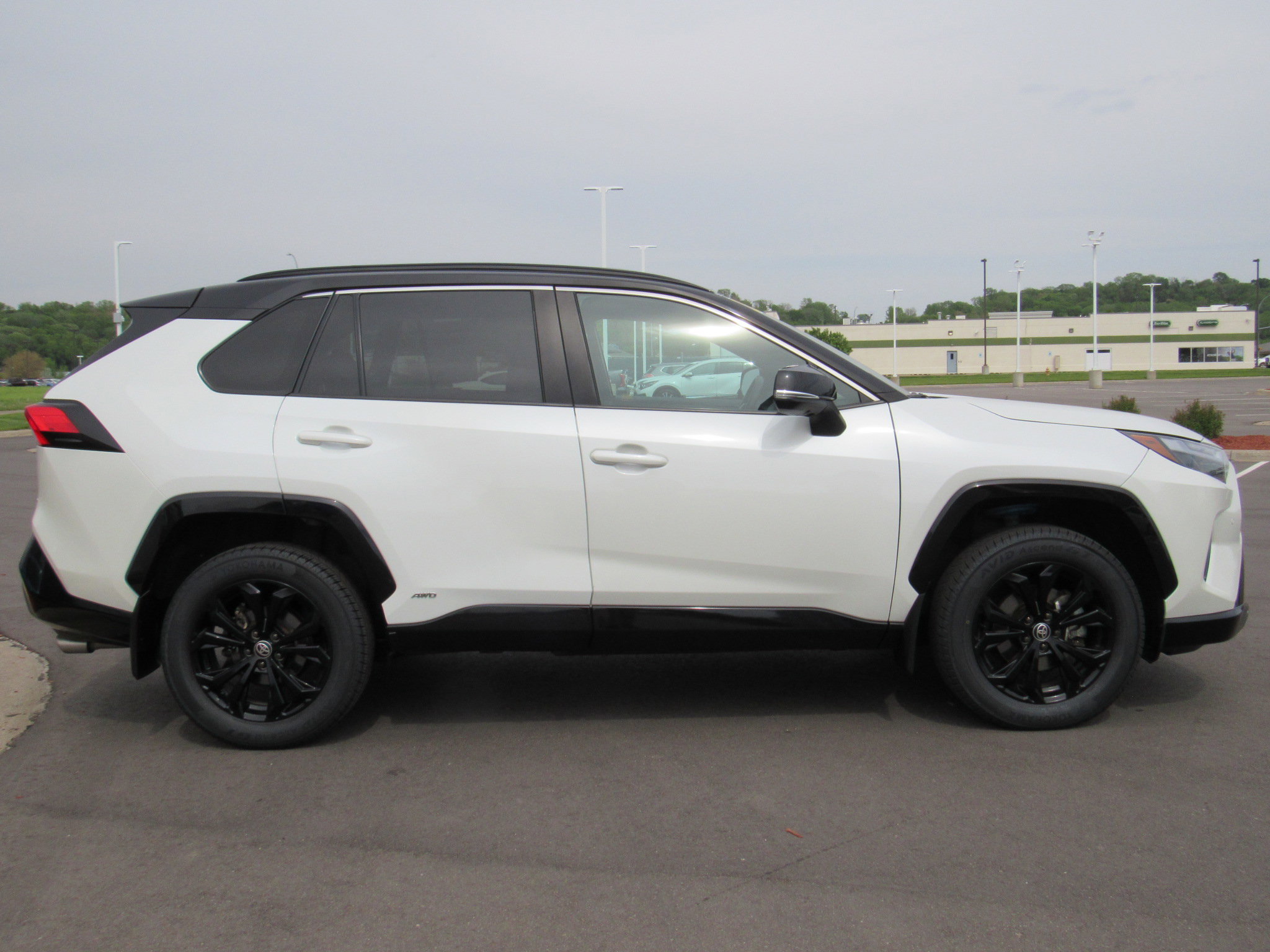 Used 2022 Toyota RAV4 XSE AWD/4WD image 5