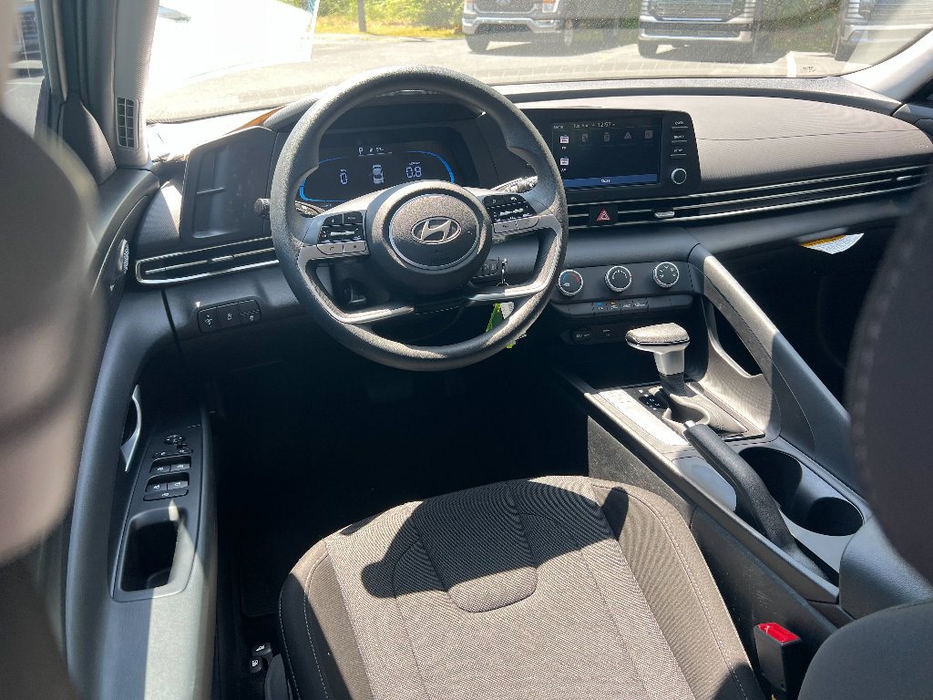 Used 2026 Hyundai Elantra SE image 18