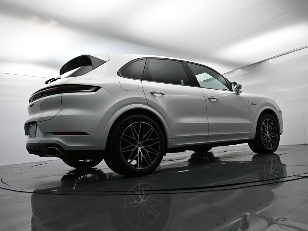 Certified 2025 Porsche Cayenne E-Hybrid w/ Premium Package Plus image 55