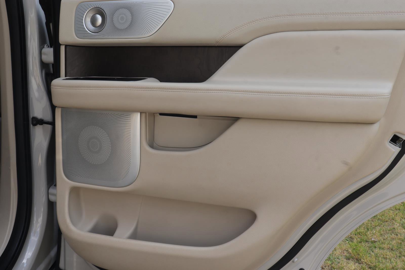 Used 2020 Lincoln Navigator Reserve w/ Luxury Package image 21