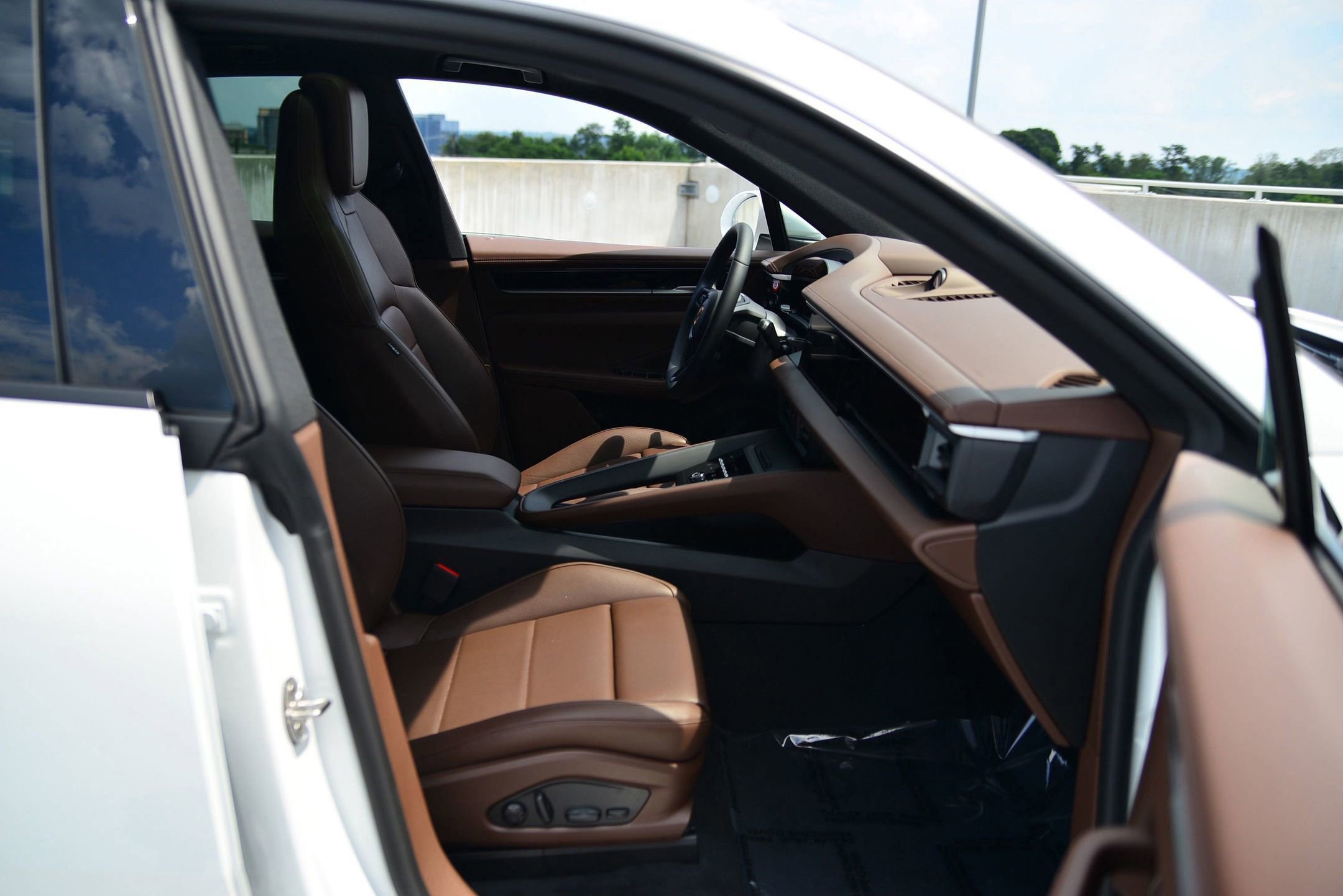 New 2025 Porsche Macan 4 Electric image 22