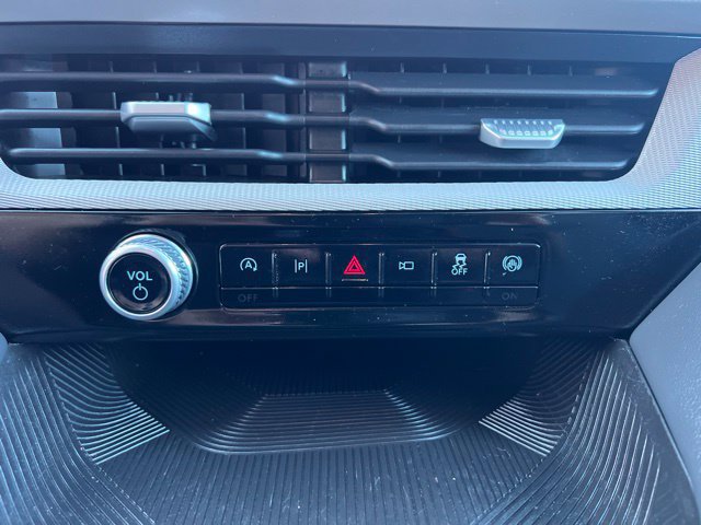 Used 2025 Ford Explorer Active AWD/4WD image 30