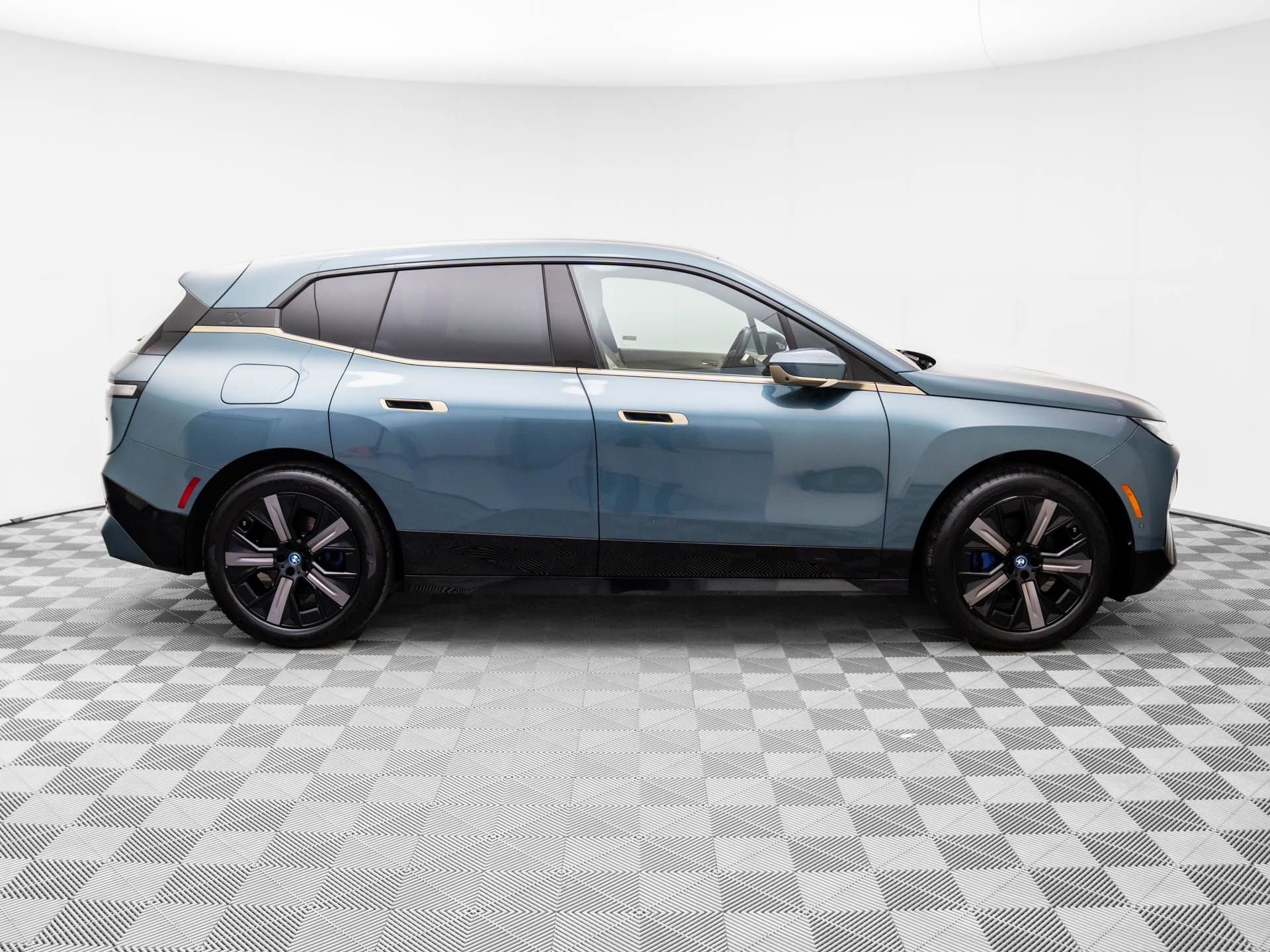 Used 2024 BMW iX xDrive50 w/ Premium Package image 11