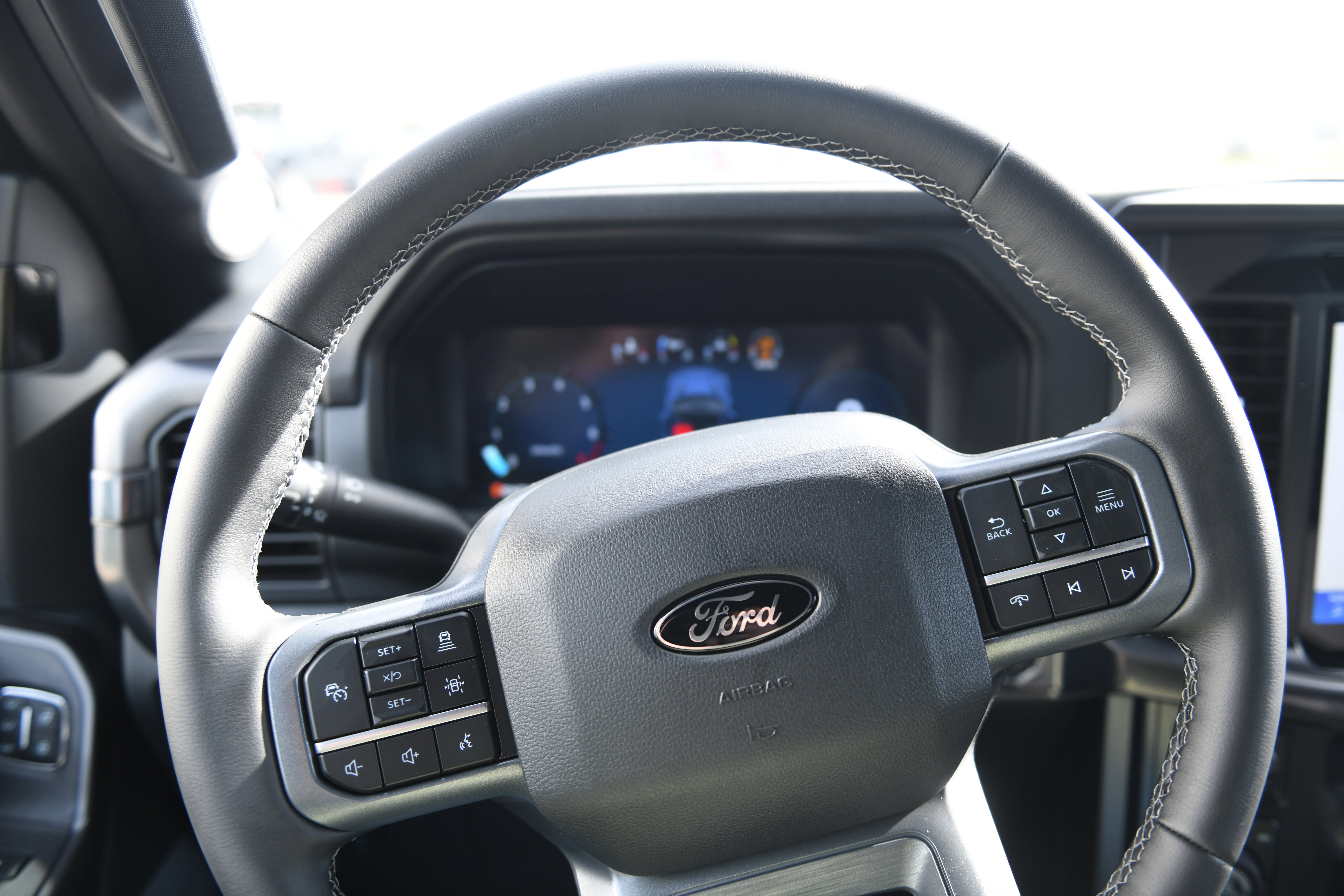 New 2025 Ford F150 Lariat w/ Equipment Group 502A High image 38