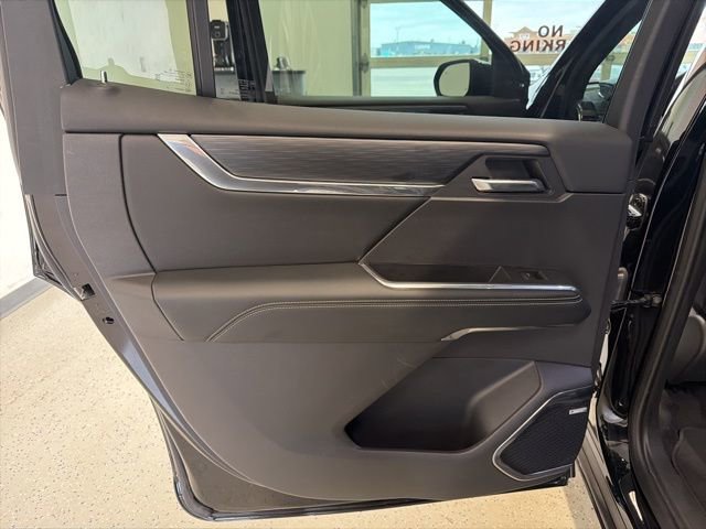 Used 2025 GMC Acadia Elevation w/ Elevation Premium Package AWD/4WD image 38