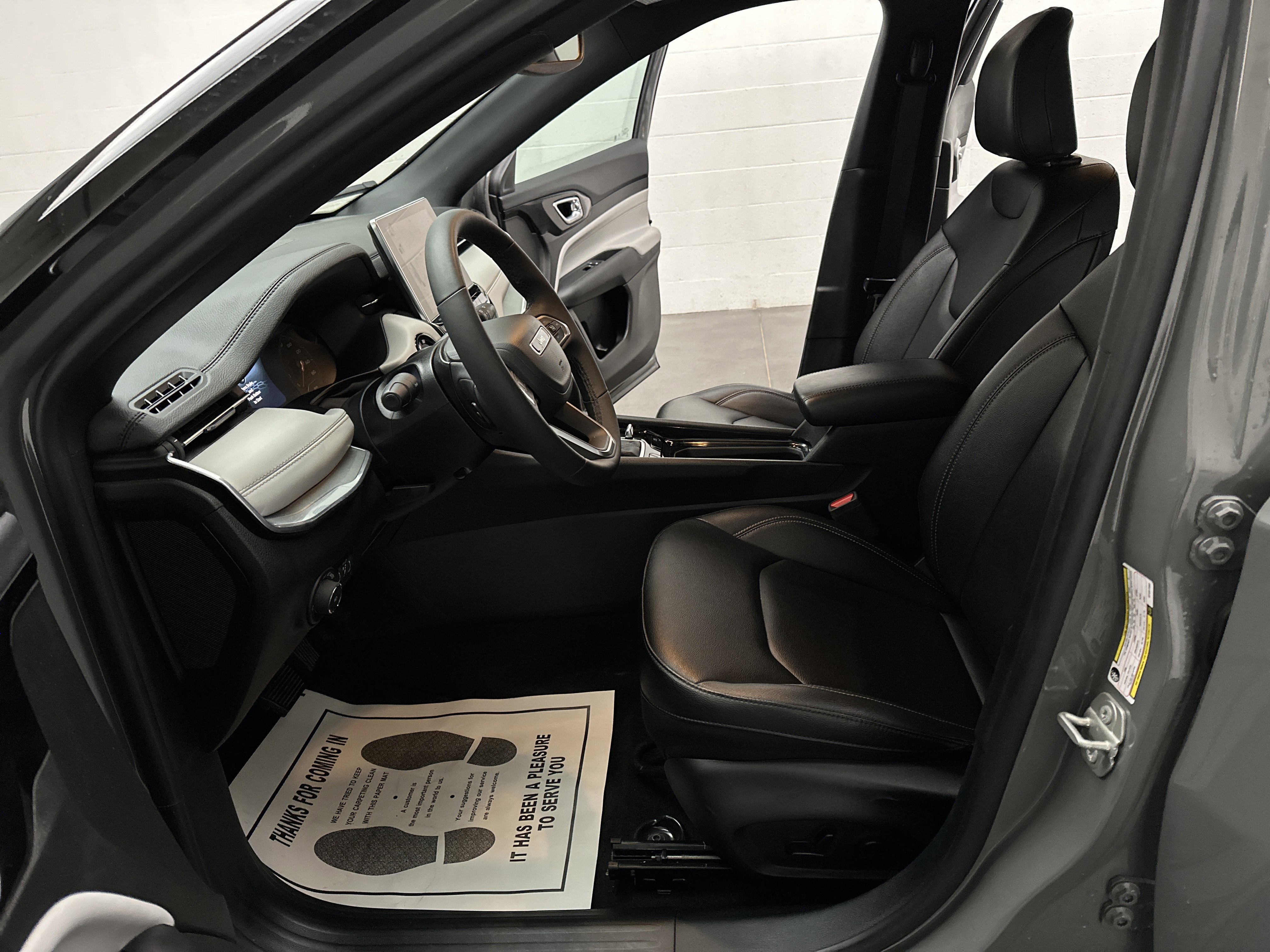 Used 2024 Jeep Compass Limited image 18