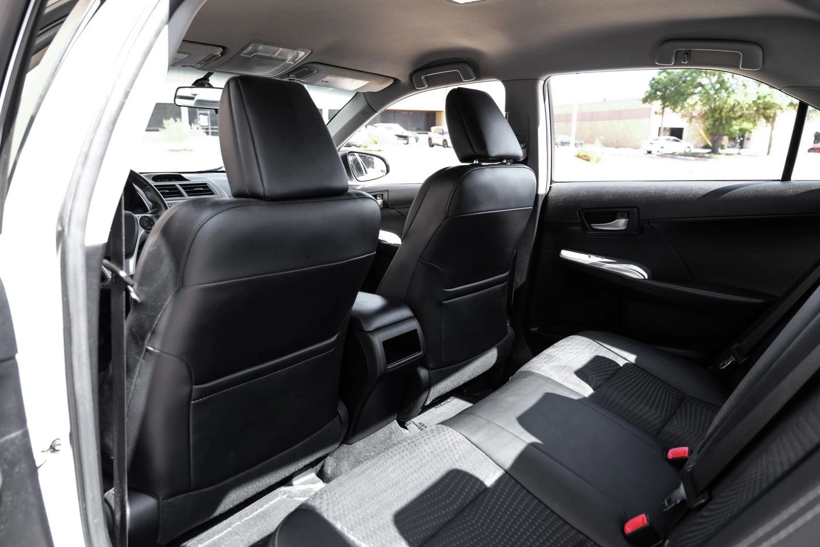 Used 2014 Toyota Camry SE FWD image 35