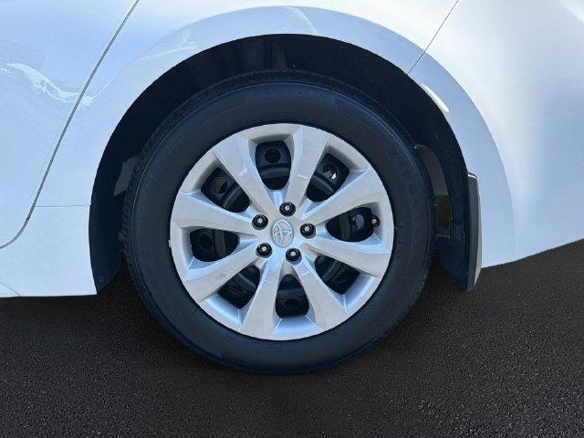 Used 2025 Toyota Corolla LE FWD image 29