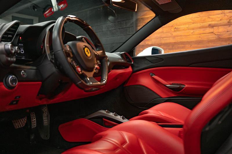 Used 2018 Ferrari 488 GTB RWD image 10