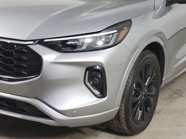 Certified 2023 Ford Escape ST-Line Elite AWD/4WD image 9