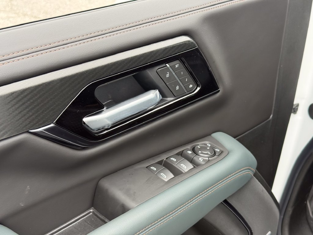 New 2026 GMC Yukon XL AT4 w/ AT4 Premium Plus Package AWD/4WD image 19