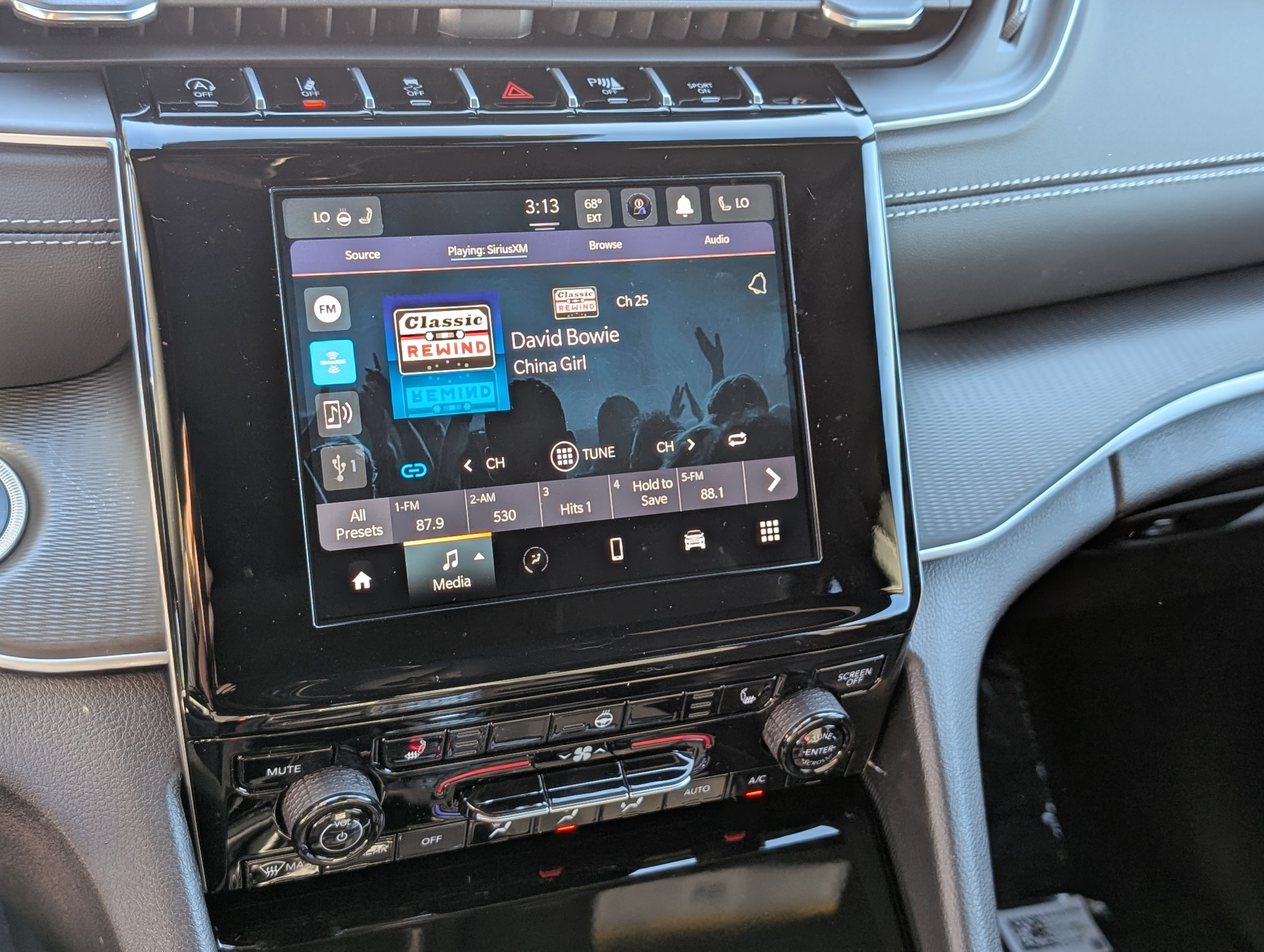 New 2025 Jeep Grand Cherokee Laredo X w/ Luxury Tech Group I AWD/4WD image 28