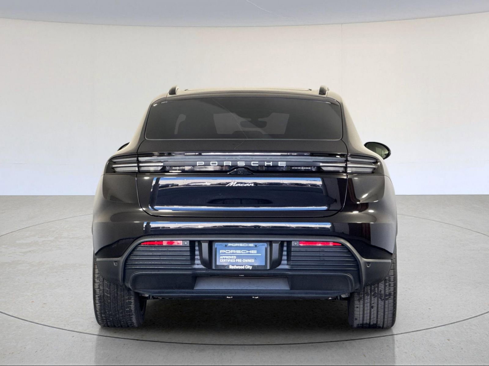 Certified 2025 Porsche Macan Electric image 7